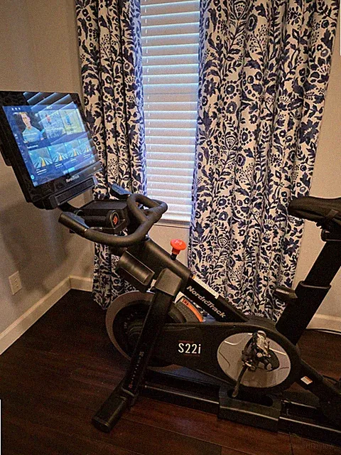 NordicTrack NTEX02121 Commercial S22i Studio Cycle Exercise Bike